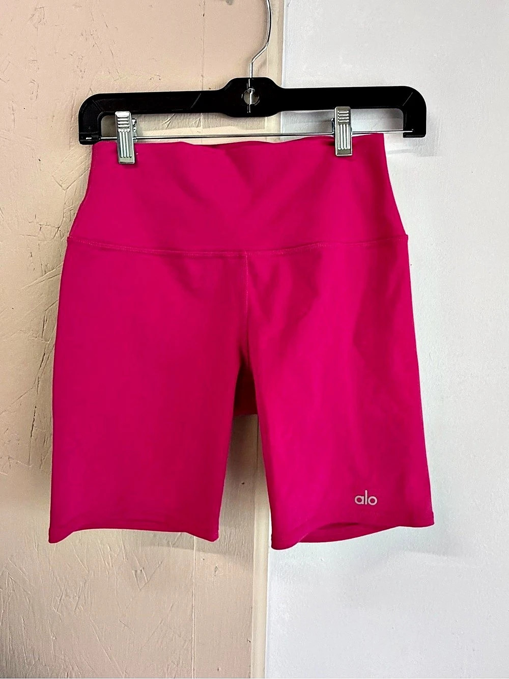 alo Women's Athletic Shorts in Pink Like New